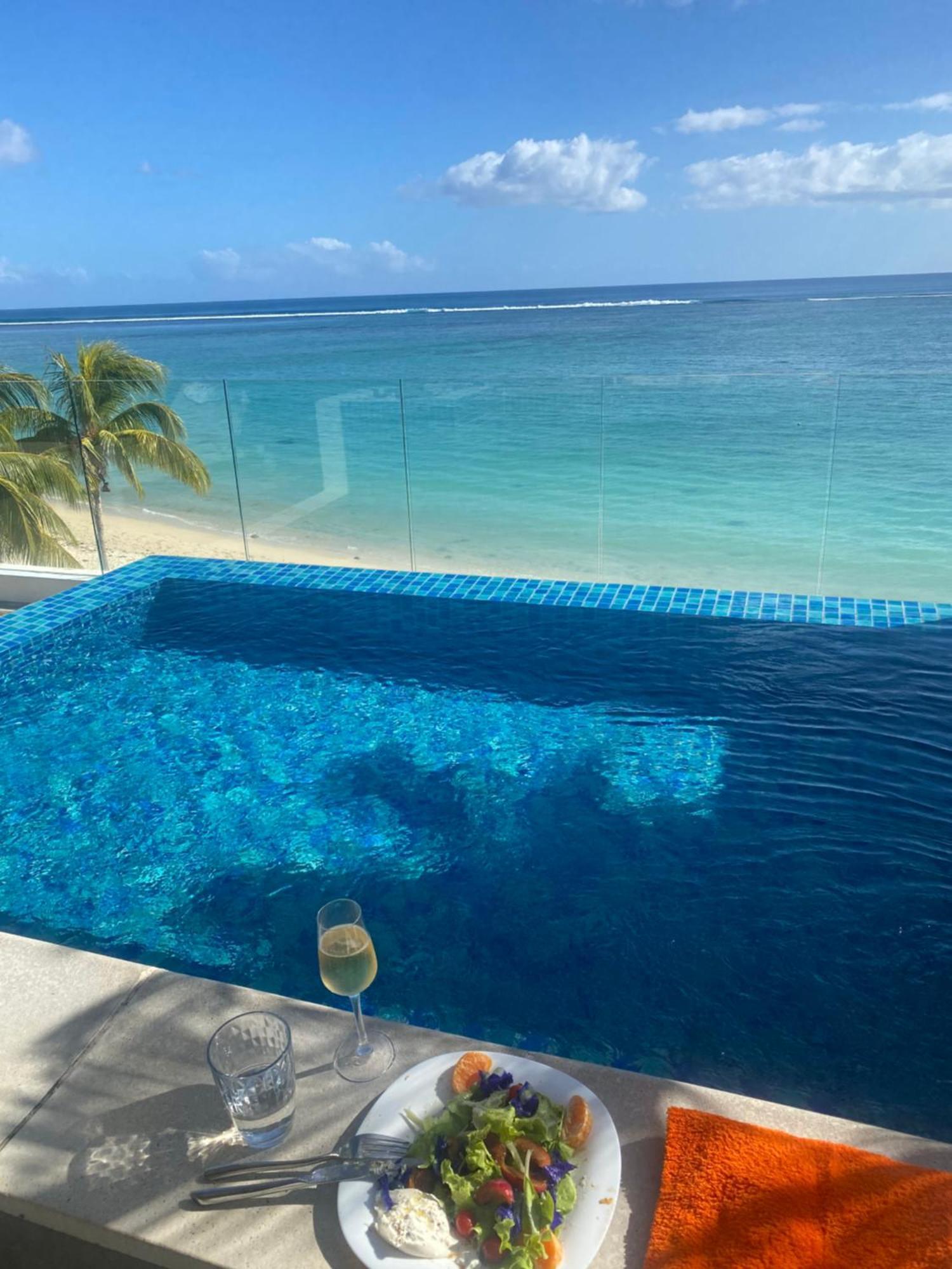 Cap Ouest Beachfront Luxury Penthouse Flic-en-Flacq Extérieur photo